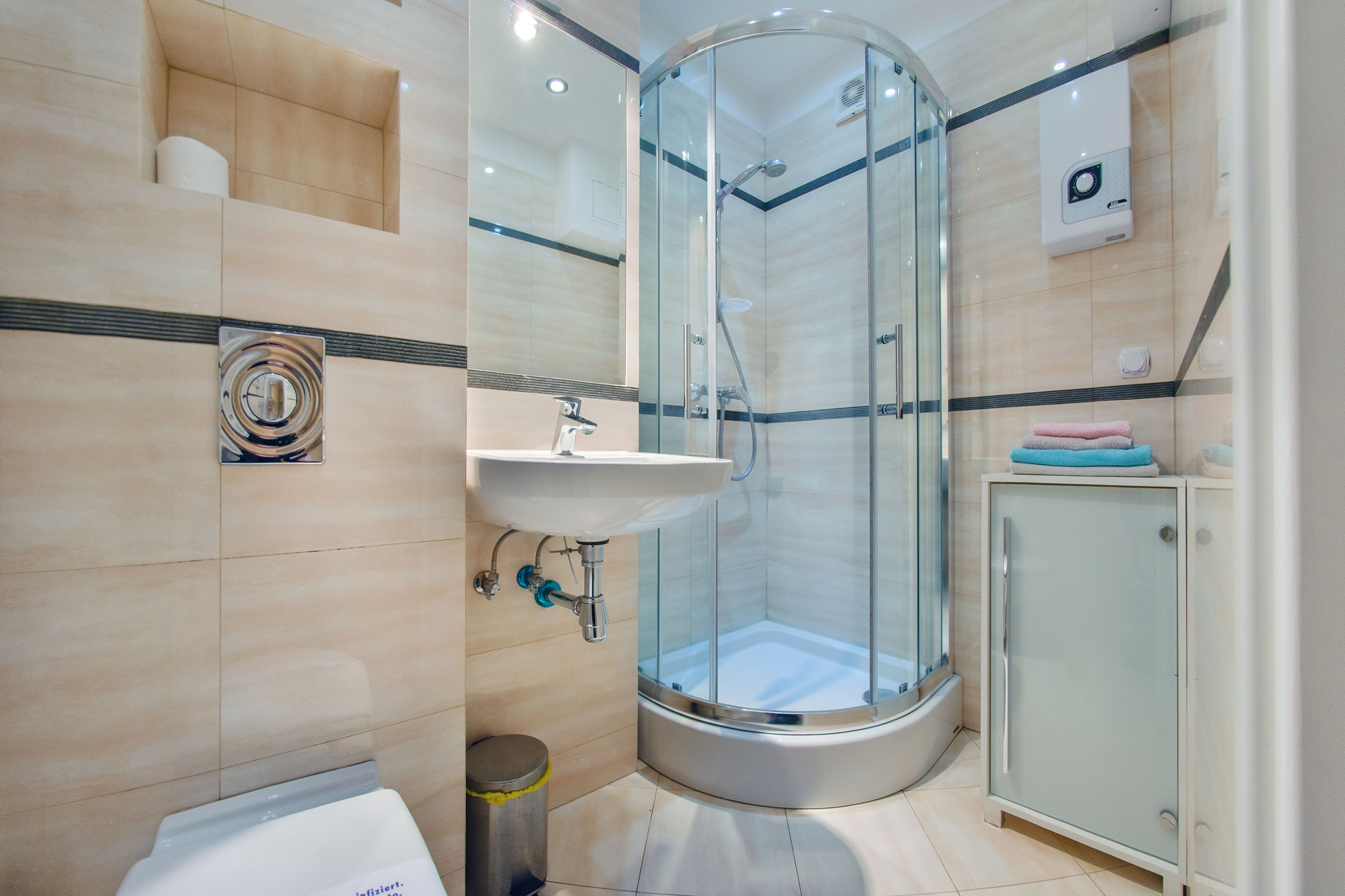 Apartment (34) | Bathroom | Shower, hair dryer, towels