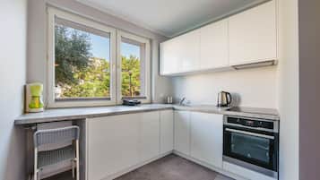Apartment (3) | Private kitchen | Fridge, stovetop, dishwasher, coffee/tea maker