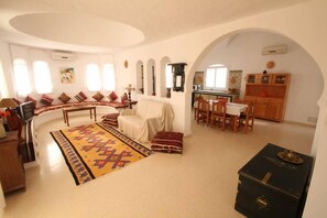 TV, DVD player, table tennis, books