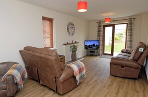 Smart TV, fireplace, DVD player