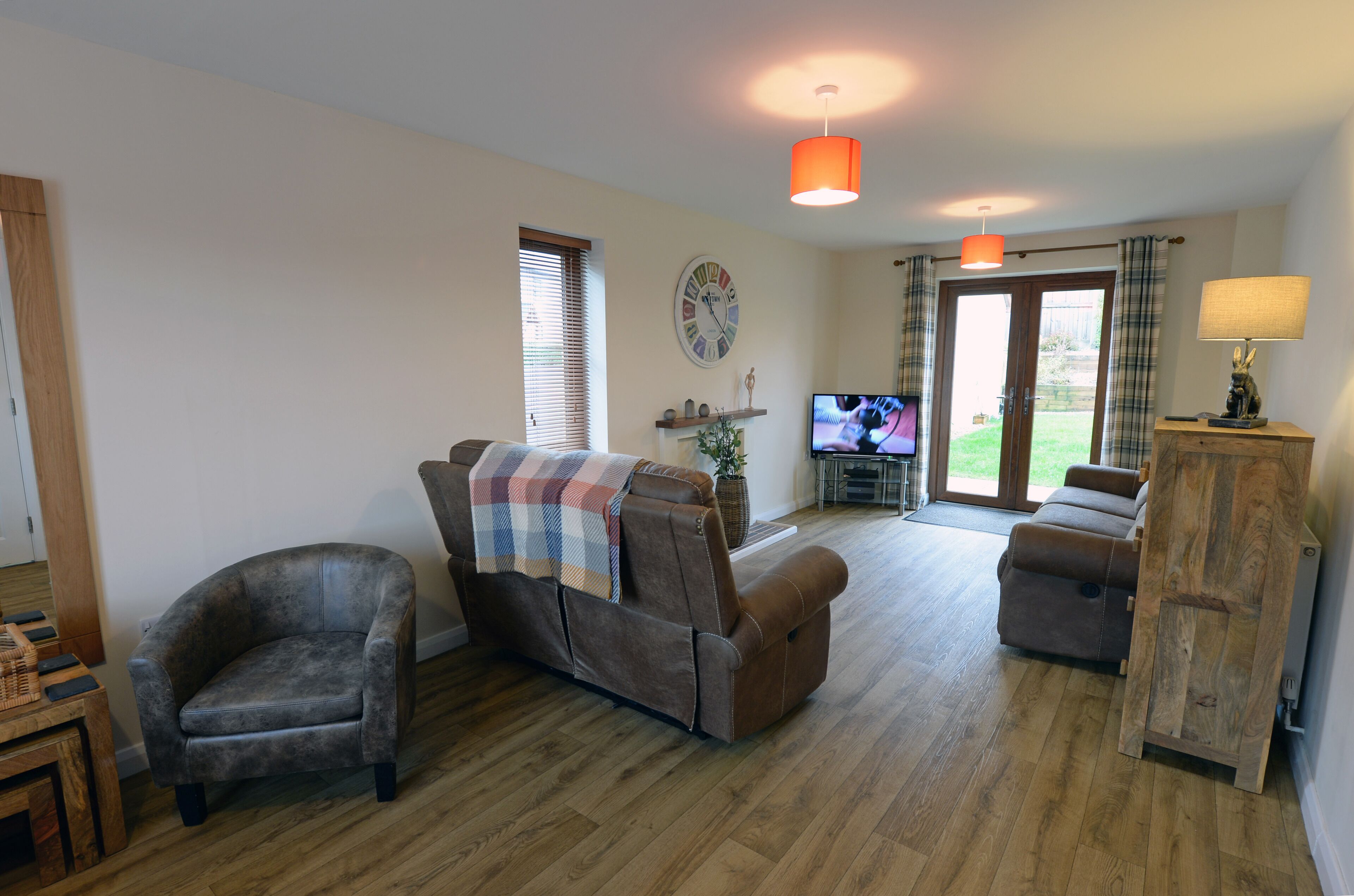 Smart TV, fireplace, DVD player