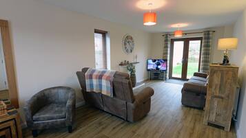 Smart TV, fireplace, DVD player