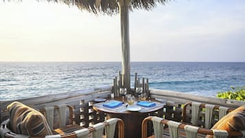 5 restaurantes, se sirven desayunos, comidas y cocina internacional