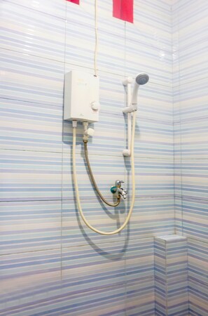 Deluxe Suite | Bathroom | Shower