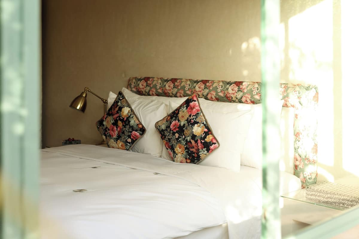 Deluxe Room, 1 Queen Bed, Non Smoking (Garden Room) | 1 bedroom, premium bedding, down duvets, pillow-top beds
