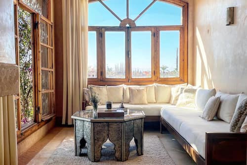 Deluxe Suite (Moroccan Suite) | Living area | Books, printers