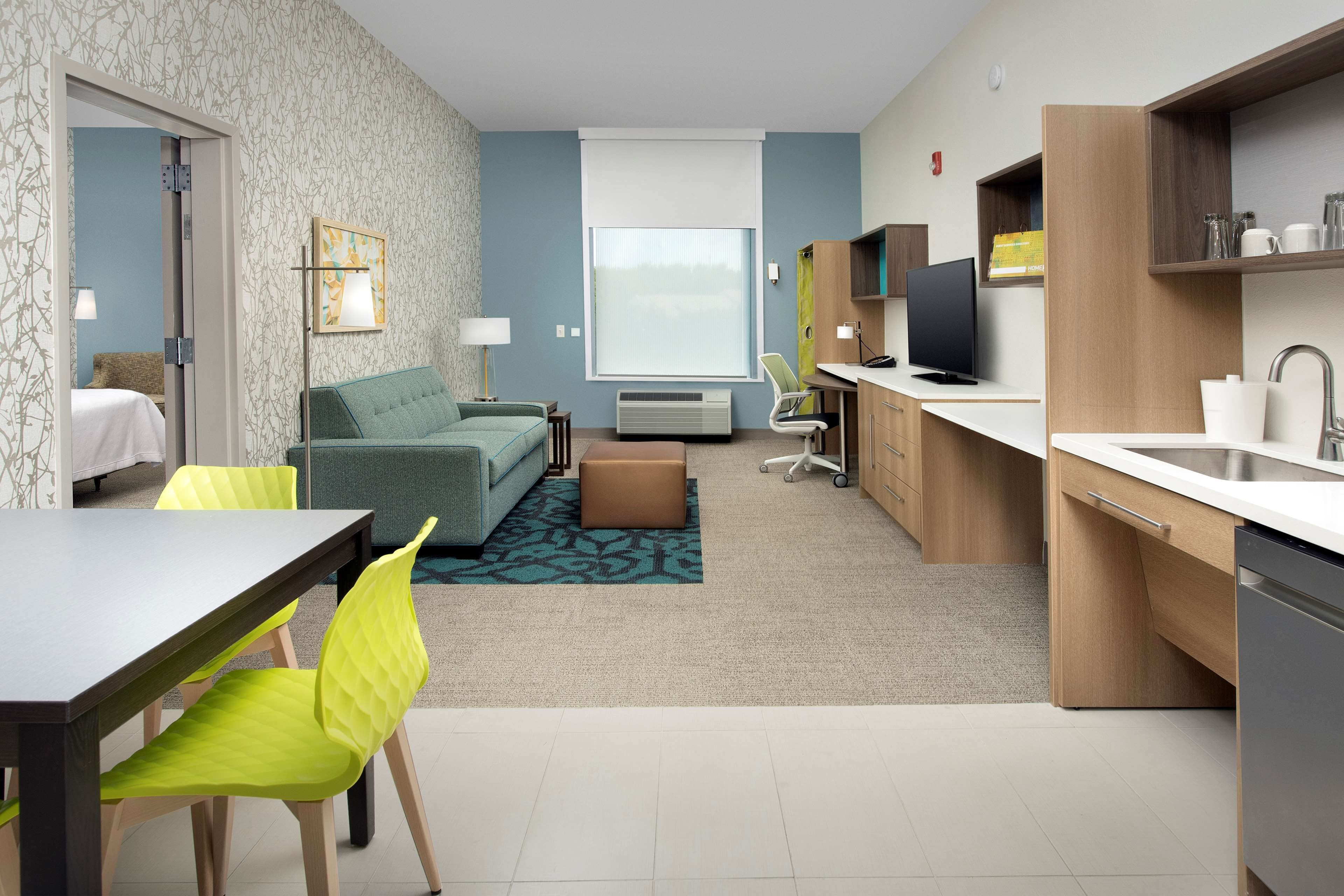 suite, 1 king bed, accessible (roll-in shower) | 1 bedroom, desk, laptop workspace, iron/ironing board