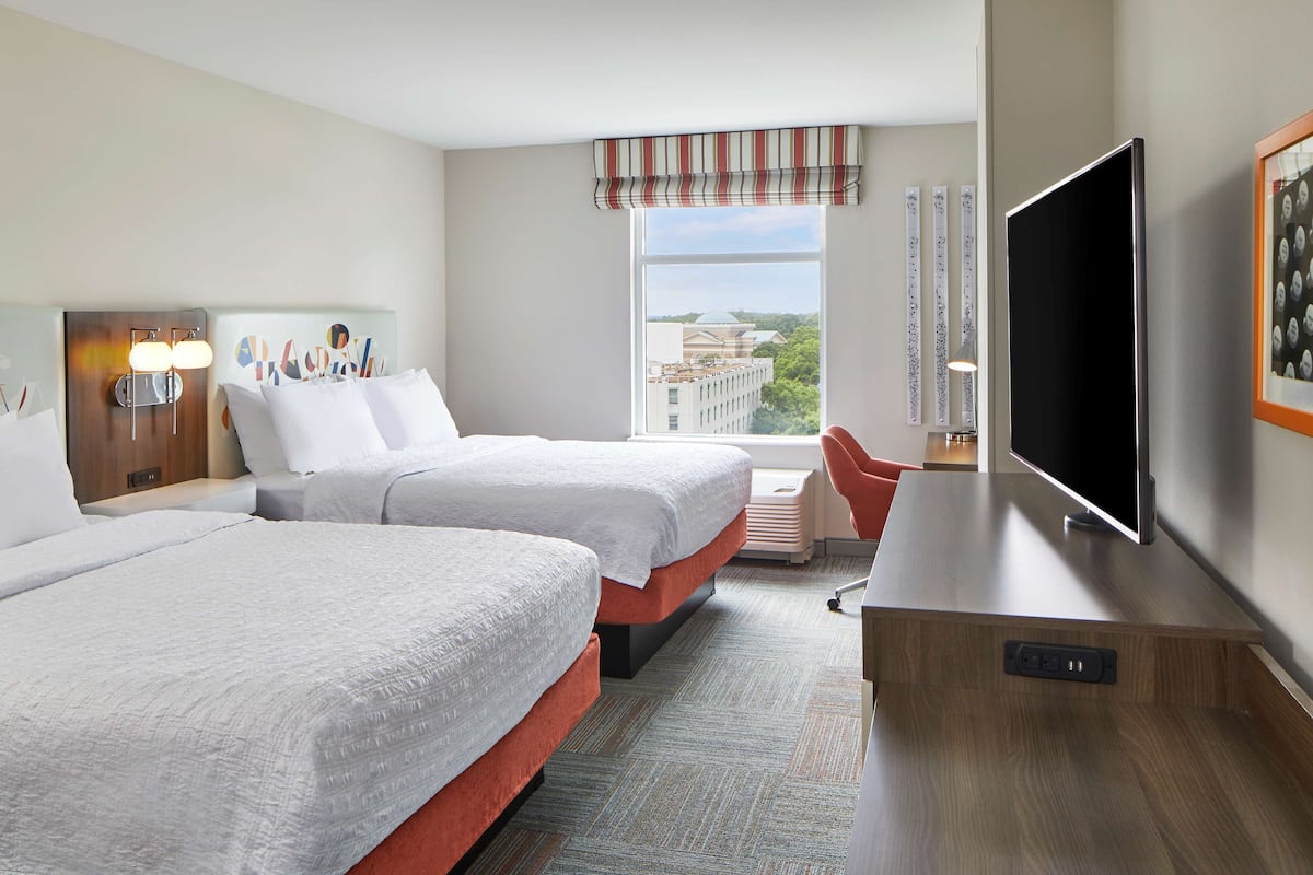 1 bedroom, premium bedding, in-room safe, desk