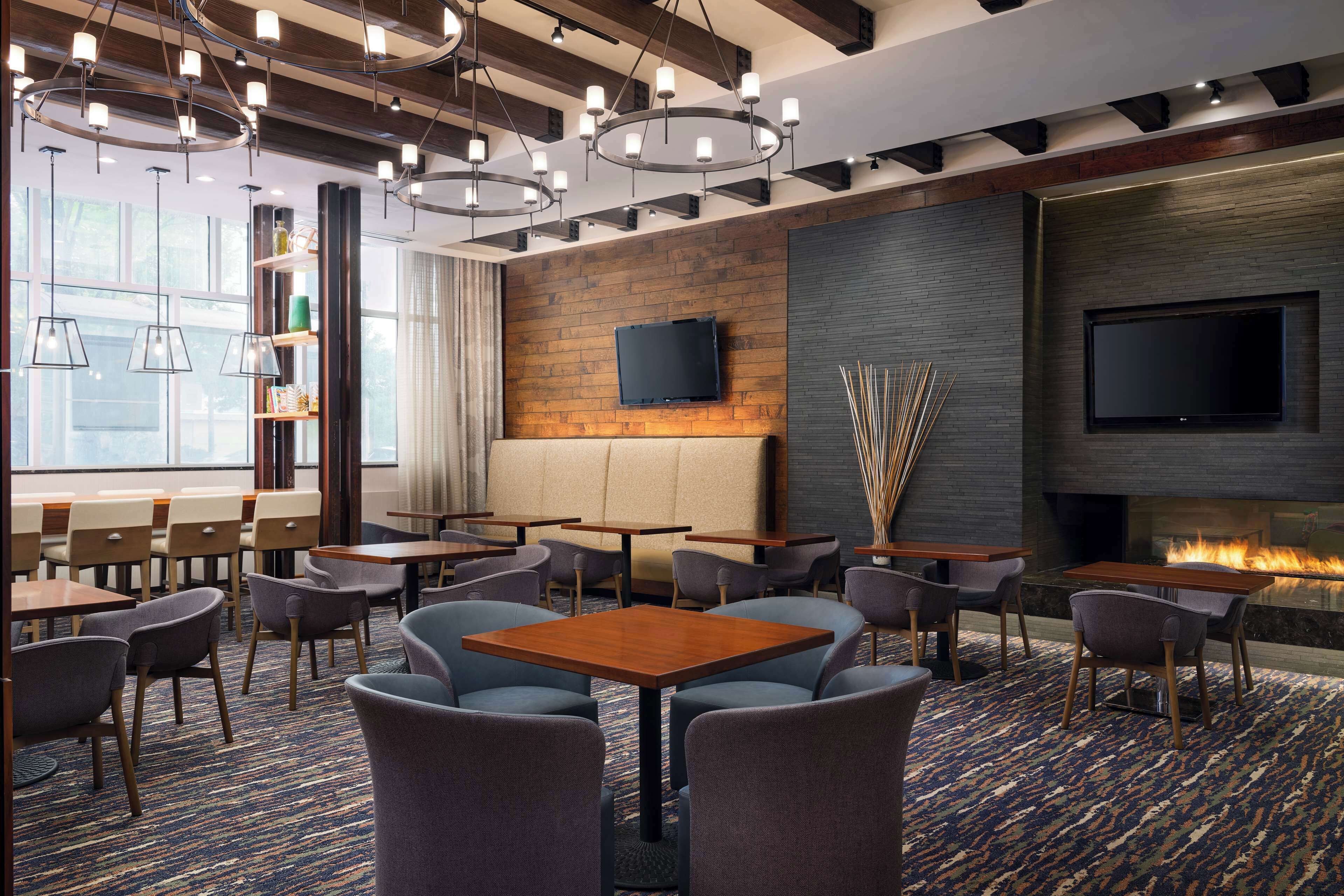 Photo - Hampton Inn & Suites Atlanta Midtown