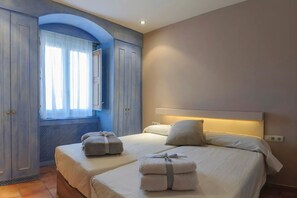 2 bedrooms, internet, bed sheets