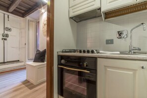 Four, plaque de cuisson, cafetière/bouilloire