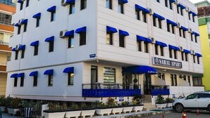 A multi-story building with a white facade and blue awnings, featuring a sign that reads "SARAL APART." - Saral Apart (Atakum)