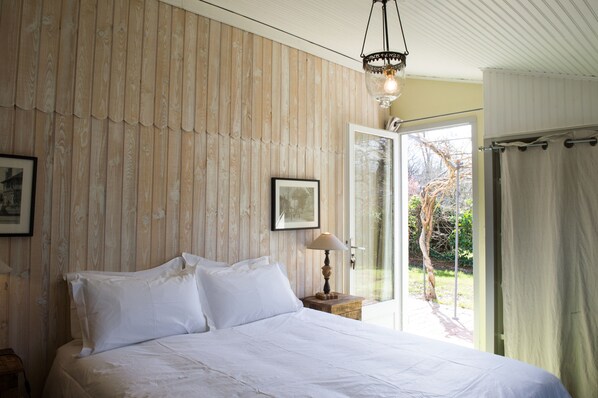 Double Room, Garden View | Premium bedding, soundproofing, rollaway beds, free WiFi - La Maison de Mezos (Mézos)