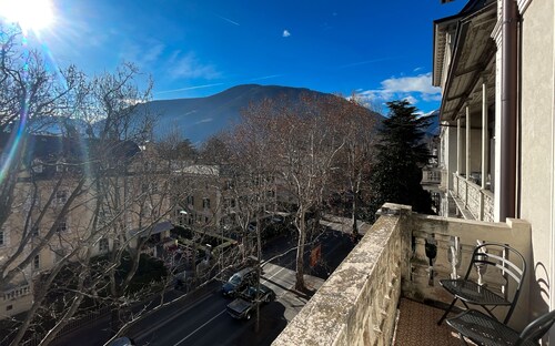 Central, spacious and comfortable, easy to reach by car or train.