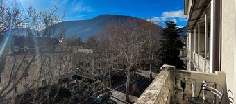 Central, spacious and comfortable, easy to reach by car or train.