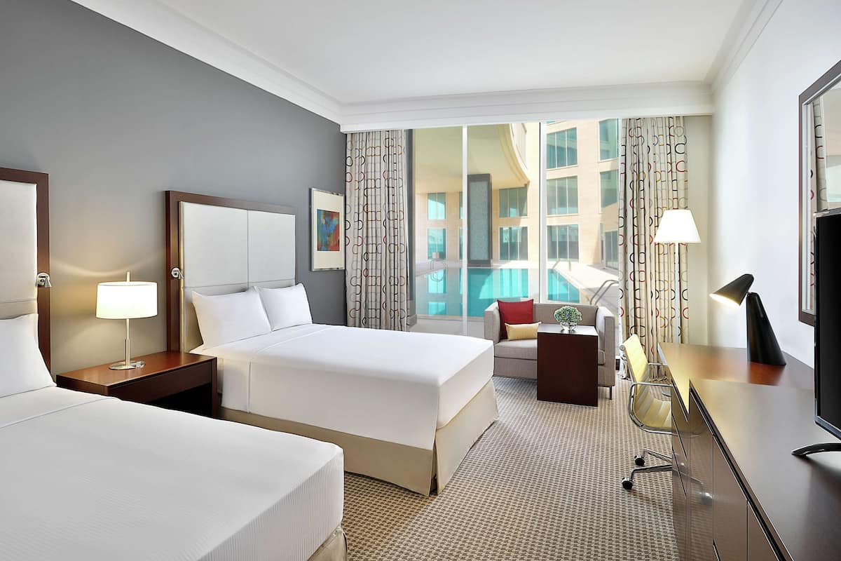 Rom – deluxe, 1 dobbeltseng | Minibar, safe på rommet, individuelt innredet og skrivebord