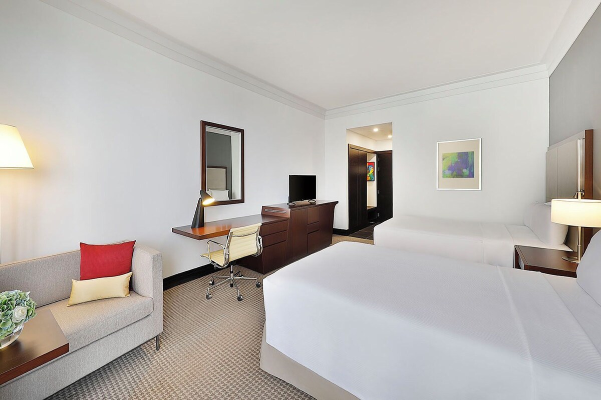Deluxe Room, 1 Double Bed | Minibar, in-room safe, desk, laptop workspace
