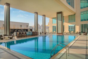 Outdoor pool, open 6:00 AM to 8:00 PM, free cabanas, pool umbrellas - DoubleTree by Hilton Doha - Al Sadd (Doha)