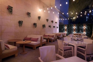 4 restaurants, Asian cuisine