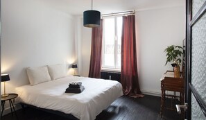 1 slaapkamer, een bureau, een strijkplank/strijkijzer, gratis wifi