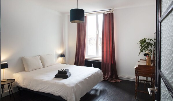 1 chambre, bureau, fer et planche à repasser, accès au Wi-Fi (inclus)