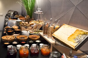 Daily buffet breakfast for a fee