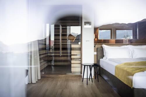 Suite Deluxe, idromassaggio | Copriletto in piuma, minibar, cassaforte in camera, postazione laptop