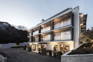 Façade de l’hébergement - soirée/nuit