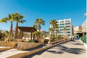 المنطقة المحيطة بالمنشأة