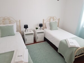 4 Schlafzimmer, Reisekinderbett, kostenloses WLAN, Bettwäsche