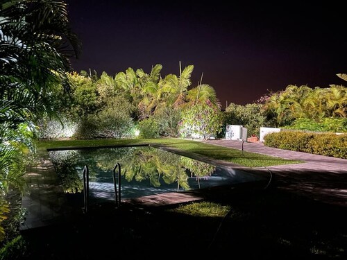 Romantic getaway, Luxury  cottage with large private heated (optional) pool