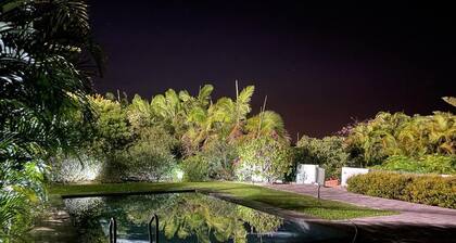 Romantic getaway, Luxury cottage with large private heated (optional) pool