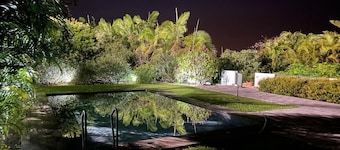 Romantic getaway, Luxury cottage with large private heated (optional) pool