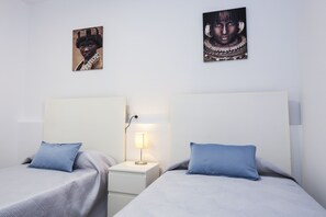 4 chambres, fer et planche à repasser, Wi-Fi gratuit, draps fournis
