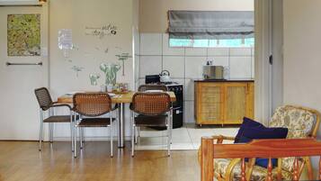 Familienchalet | Essbereich im Zimmer