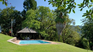 Kolam renang terbuka