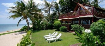 STUNNING BEACHFRONT traditional Thai style- 5 Bedrooms Villa with Private pool