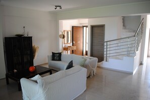 Smart TV, DVD player, books