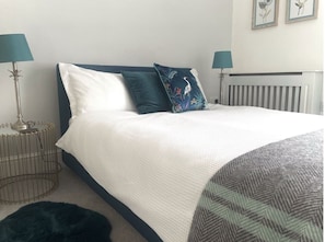 3 bedrooms, desk, iron/ironing board, WiFi