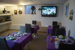Petit déjeuner complet compris tous les jours
