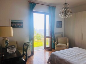 2 bedrooms, iron/ironing board, WiFi, bed sheets - NEW !! House with private pool, seaview and garden (Pieve Ligure)