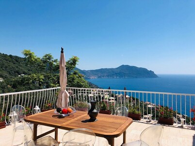 NEW !! House with private pool, seaview and garden