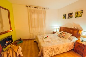1 bedroom, in-room safe, iron/ironing board, travel crib - Casa Rural Aguas Frías I, II y III for 2 people (Riello)