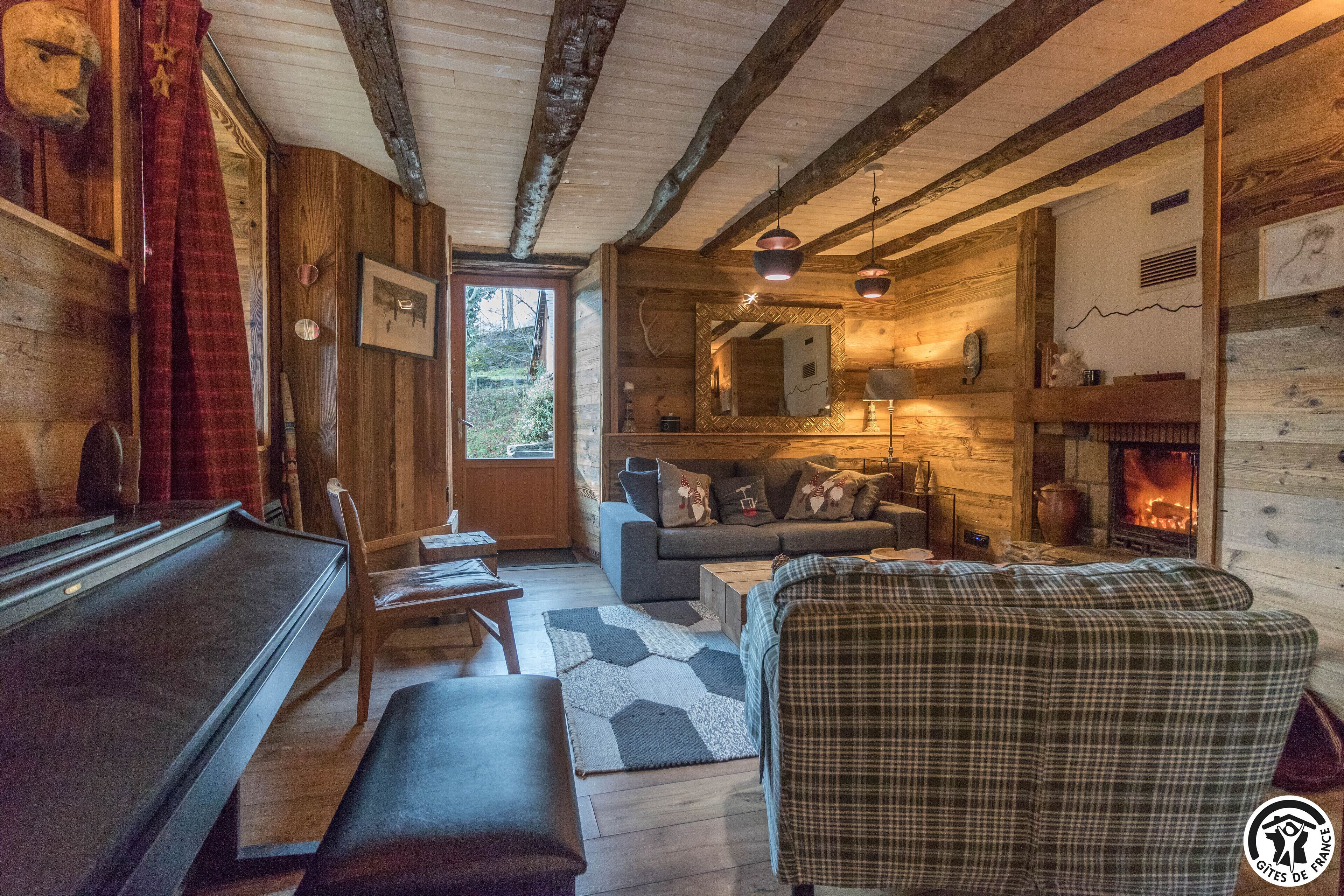 Comfortable Wooden Chalet In The Heart Of Nature - Les
