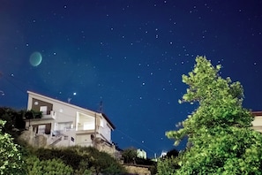 Exterior - Charmful villa, stunning views,pool, hot tub & BBQ (Roussospiti)