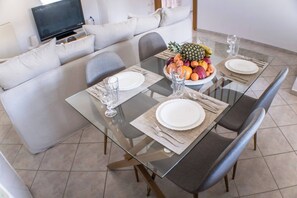 Dining - Charmful villa, stunning views,pool, hot tub & BBQ (Roussospiti)