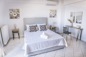 4 bedrooms, iron/ironing board, free WiFi, bed sheets - Charmful villa, stunning views,pool, hot tub & BBQ (Roussospiti)