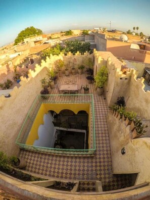 Outdoor dining - RIAD SHARQUI, Medina, entire place (Medina)