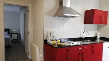 Réfrigérateur, micro-ondes, plaque de cuisson, cafetiÚre/bouilloire