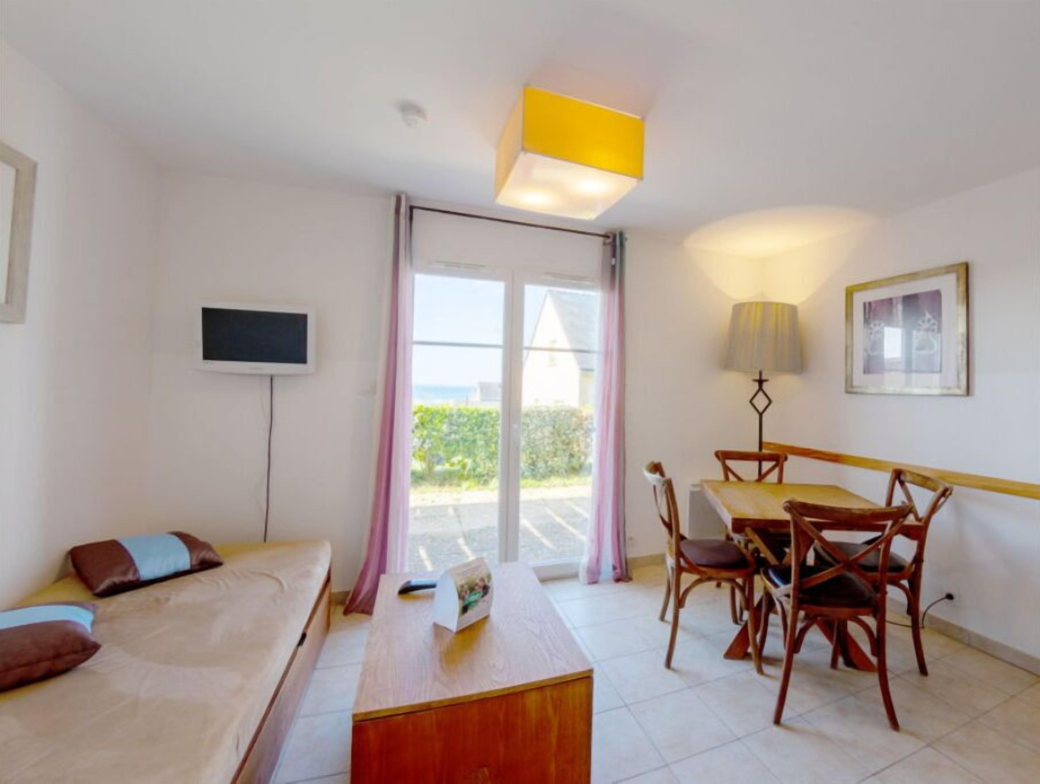 1 bedroom, travel crib, WiFi (free)